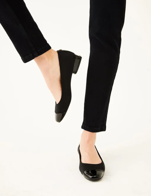 New Anne Klein Carlie Flat